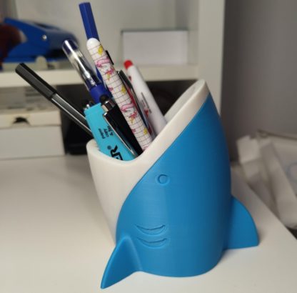 Bunter Hai-Stiftehalter für Jugendschreibtisch - Praktisch und Stylisch - Schreibtisch Organizer - Geschenkidee