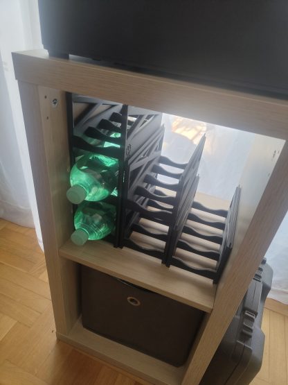 BottliGrid – Modularer 3D-gedruckter Flaschenhalter für Kallax & mehr | Getränkehalter für PET- + Weinflaschen | erweiterbar, platzsparend – Bild 10