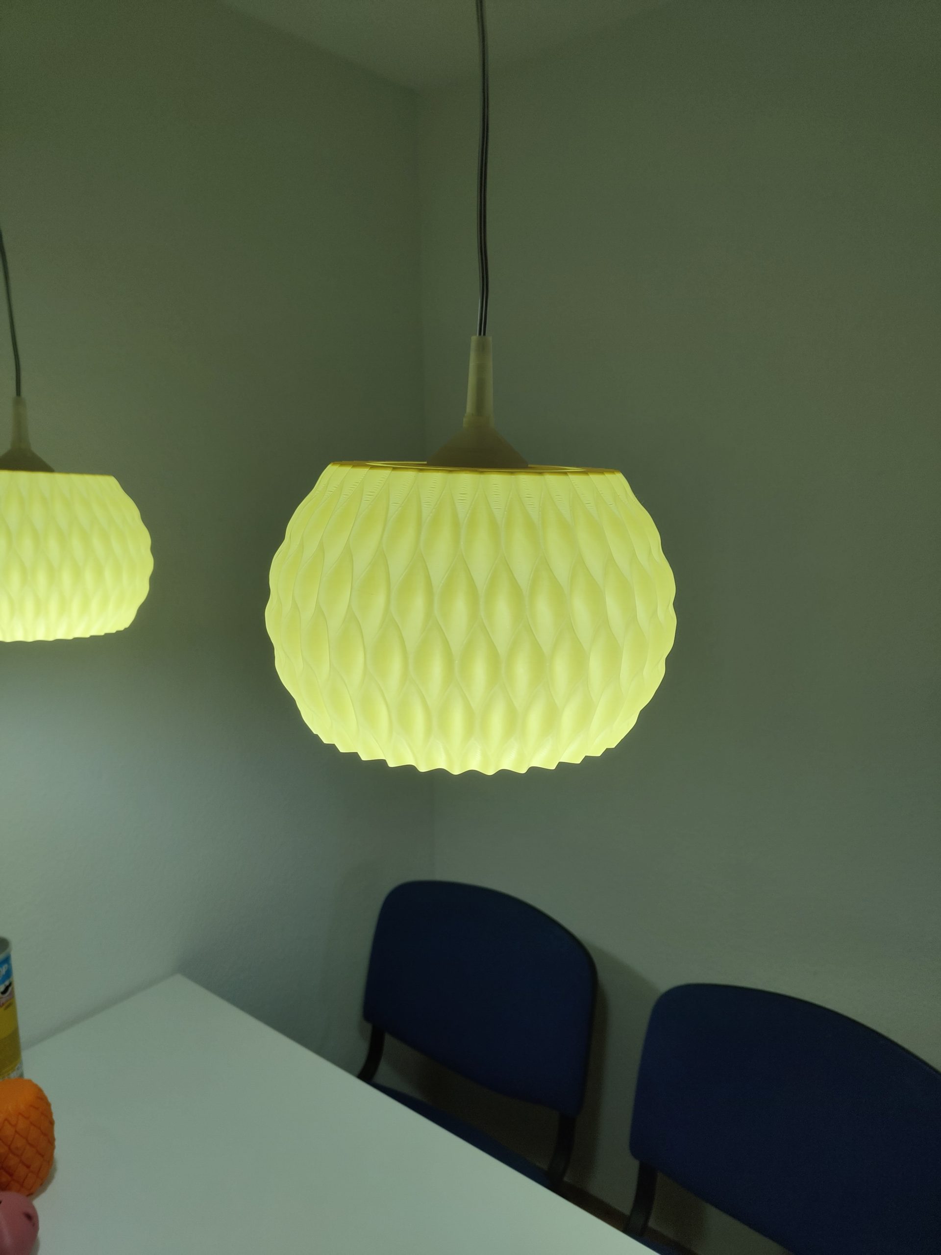 Lampenschirm 3D-gedruckt aus PLA – modernes Wave-Design | Nachhaltig & stilvoll, handgefertigt in Deutschland – Bild 2